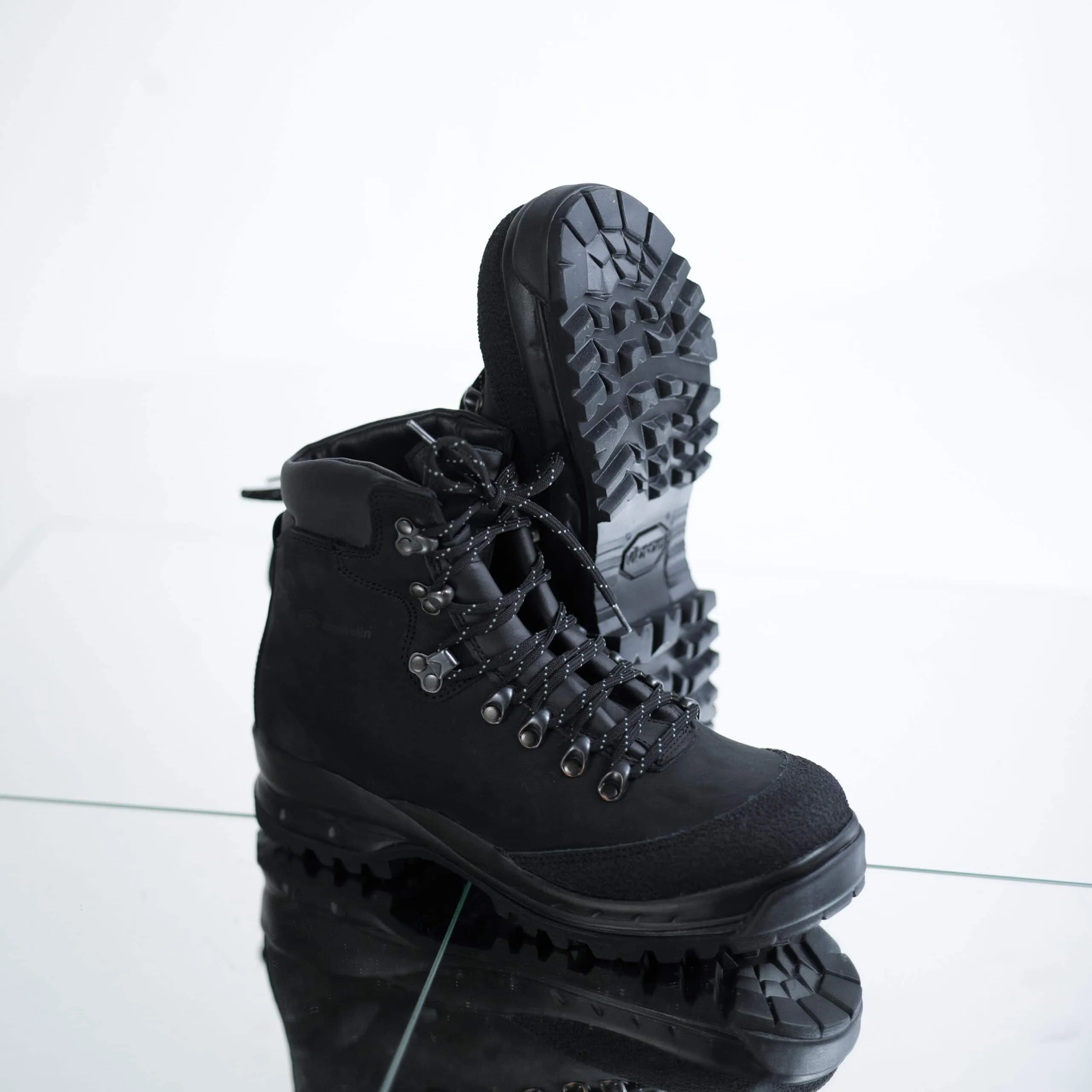 553P Black Hiking Boots Durable and Comfortable Outdoor Footwear