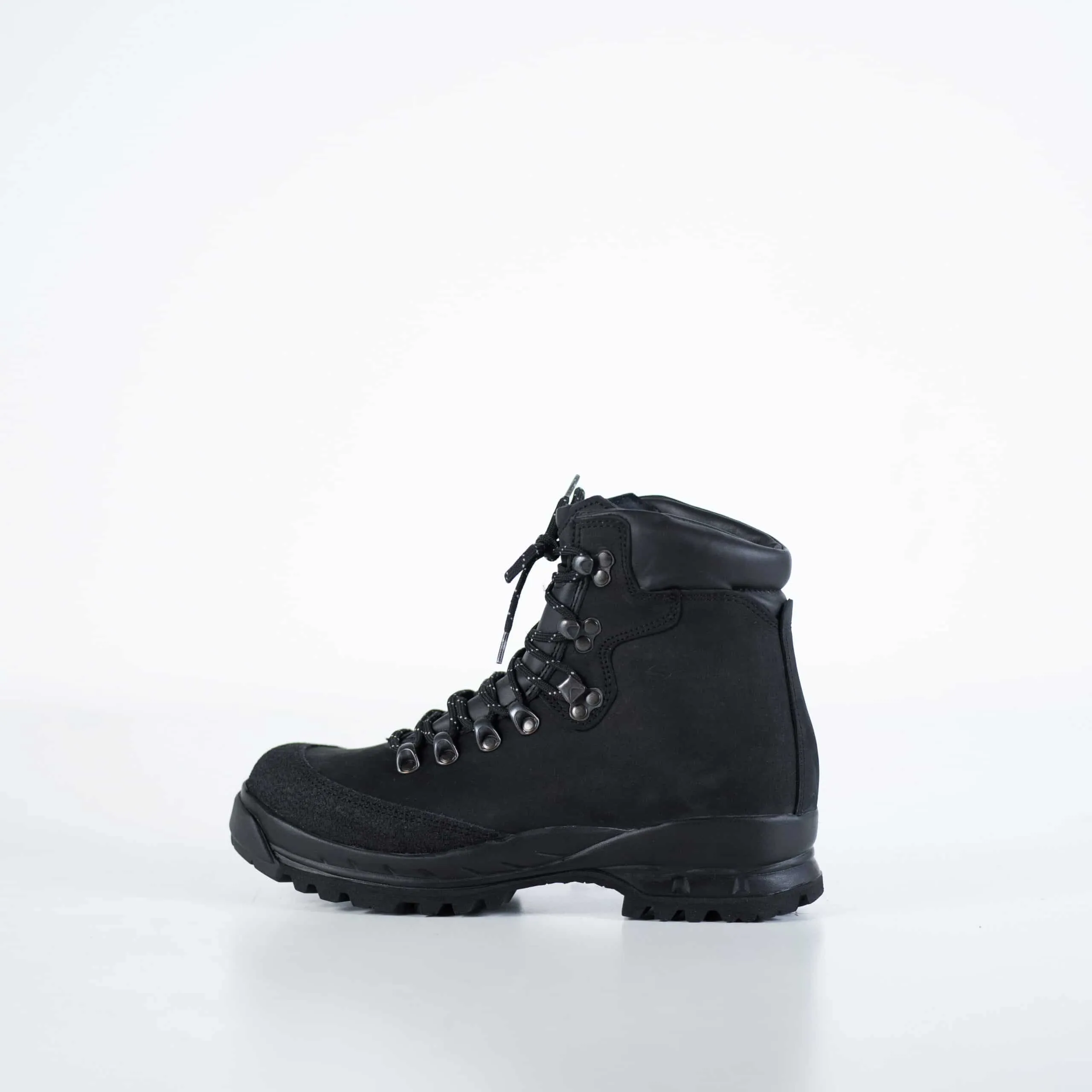 553P Black Hiking Boots Durable and Comfortable Outdoor Footwear