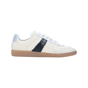 Contemporary Sneakers With Contrasting Stripe