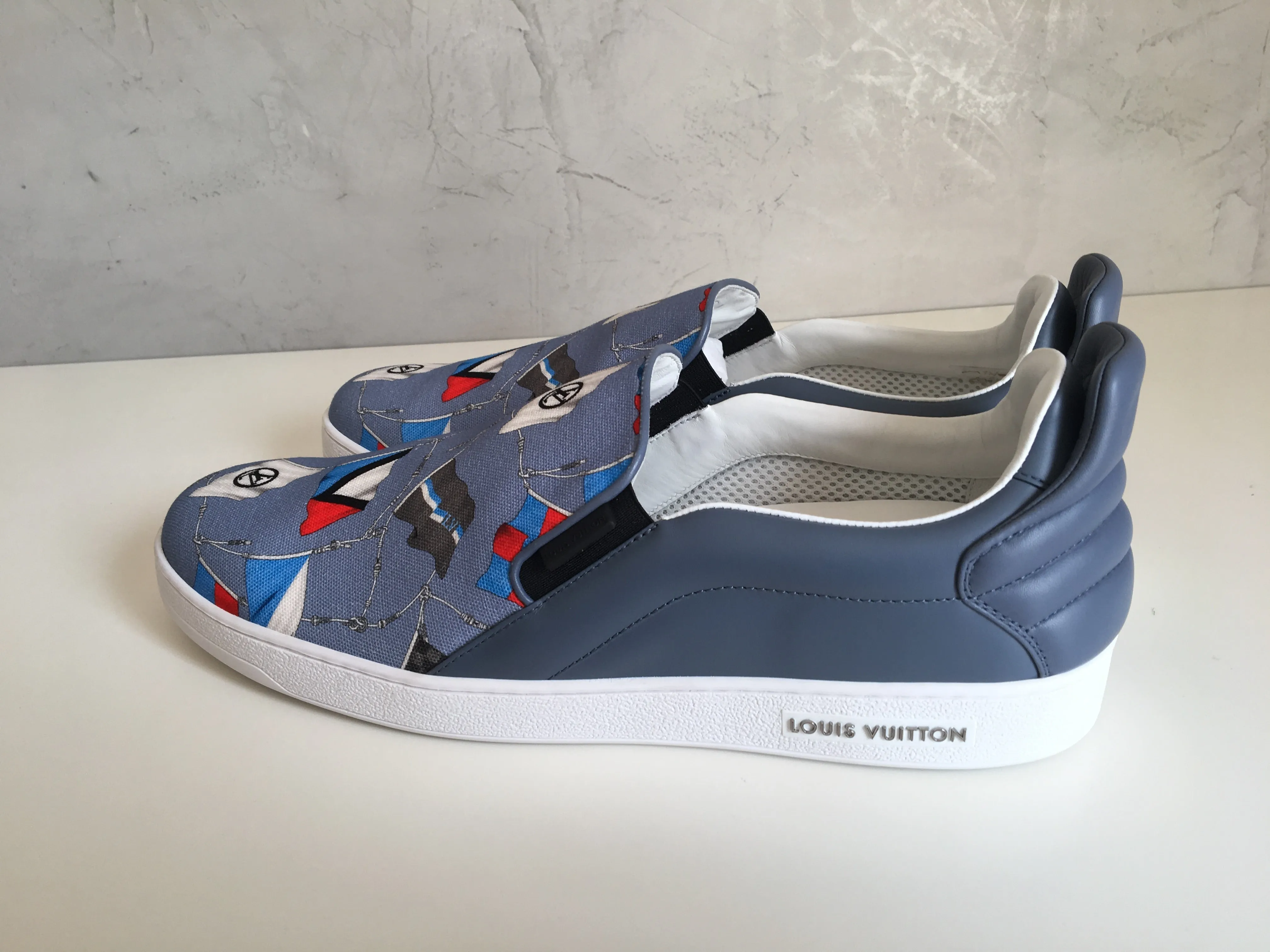 Frontrow Slip-On