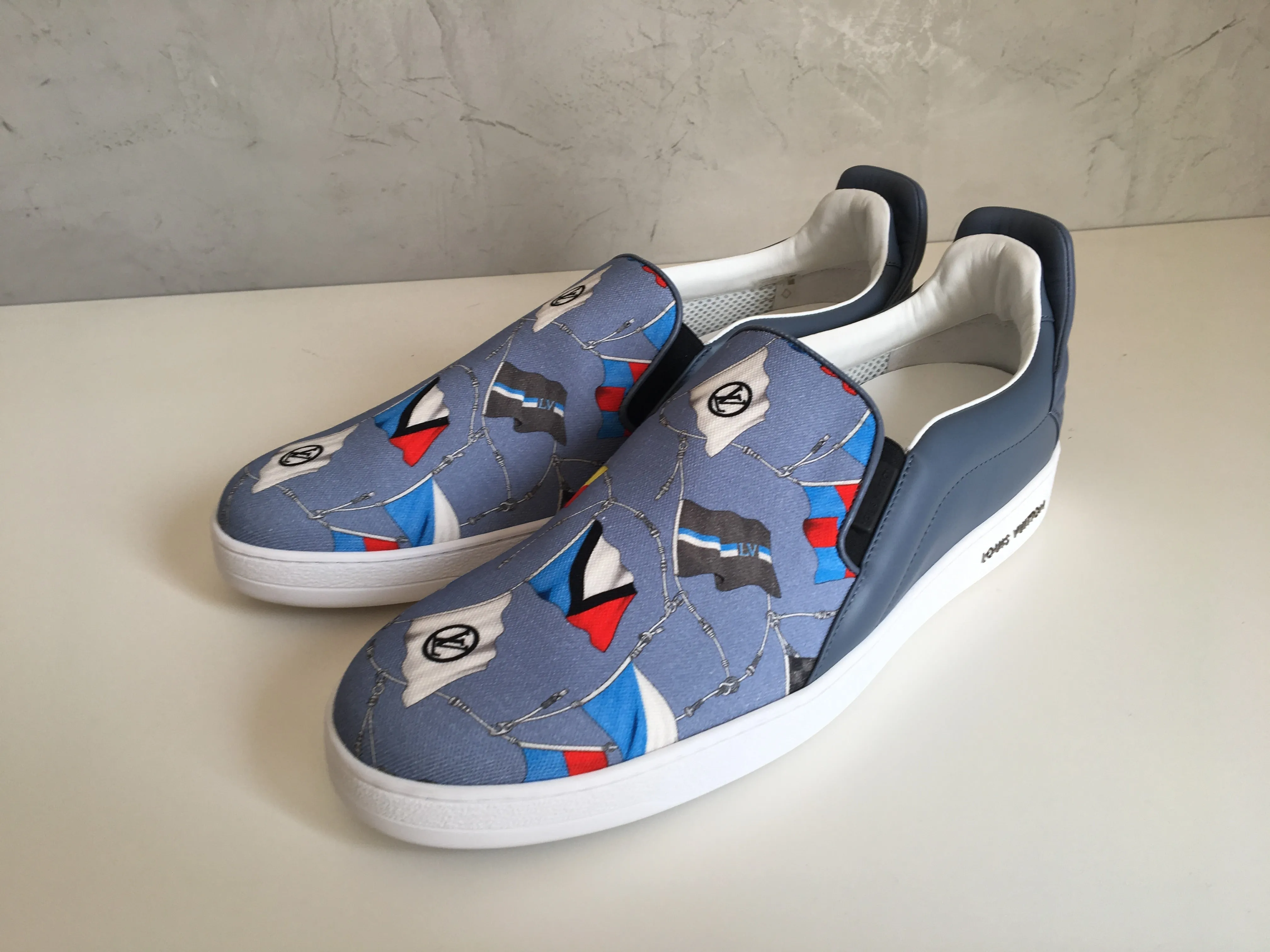 Frontrow Slip-On