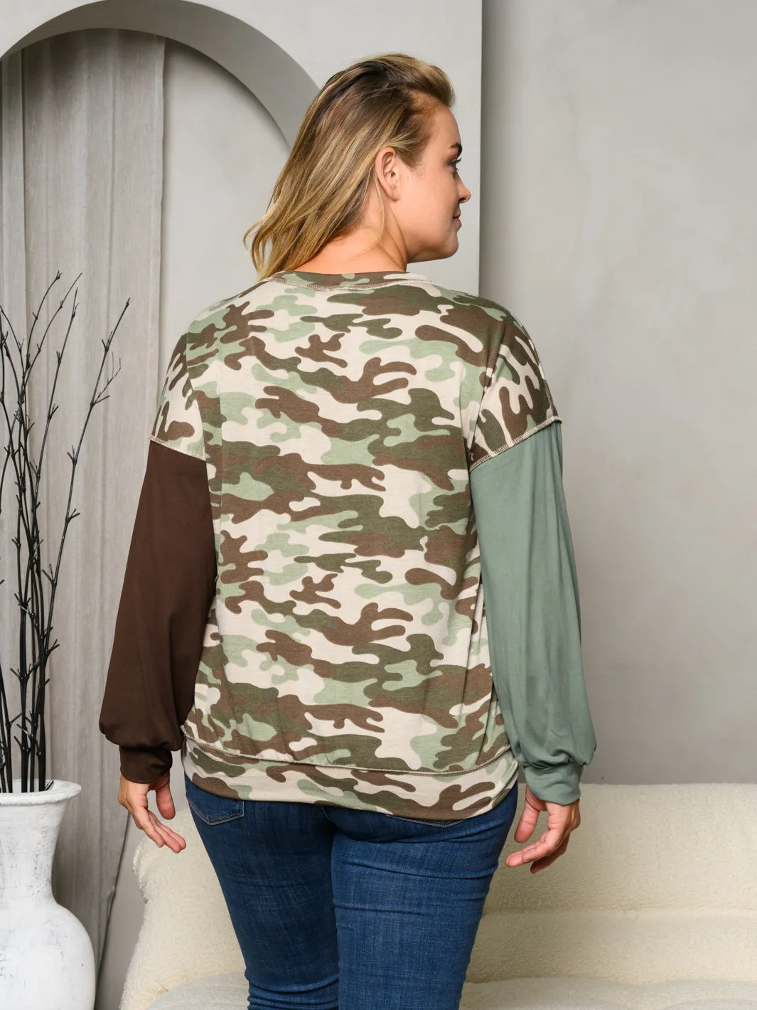 PLUS SIZE LONG SLEEVE FRONT POCKET CAMO PRINT TOP
