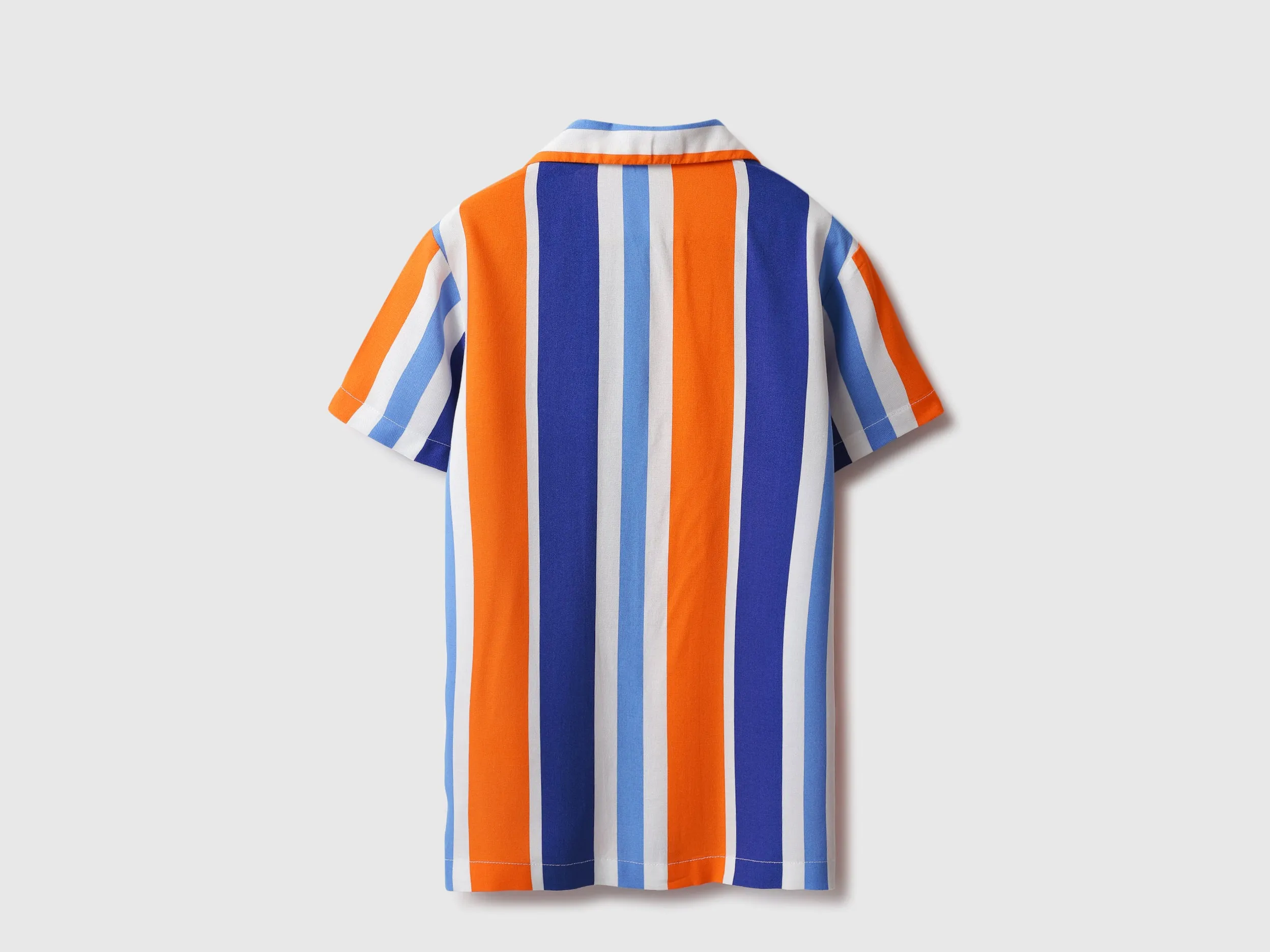 Regular Fit Spread Collar Striped Shirts