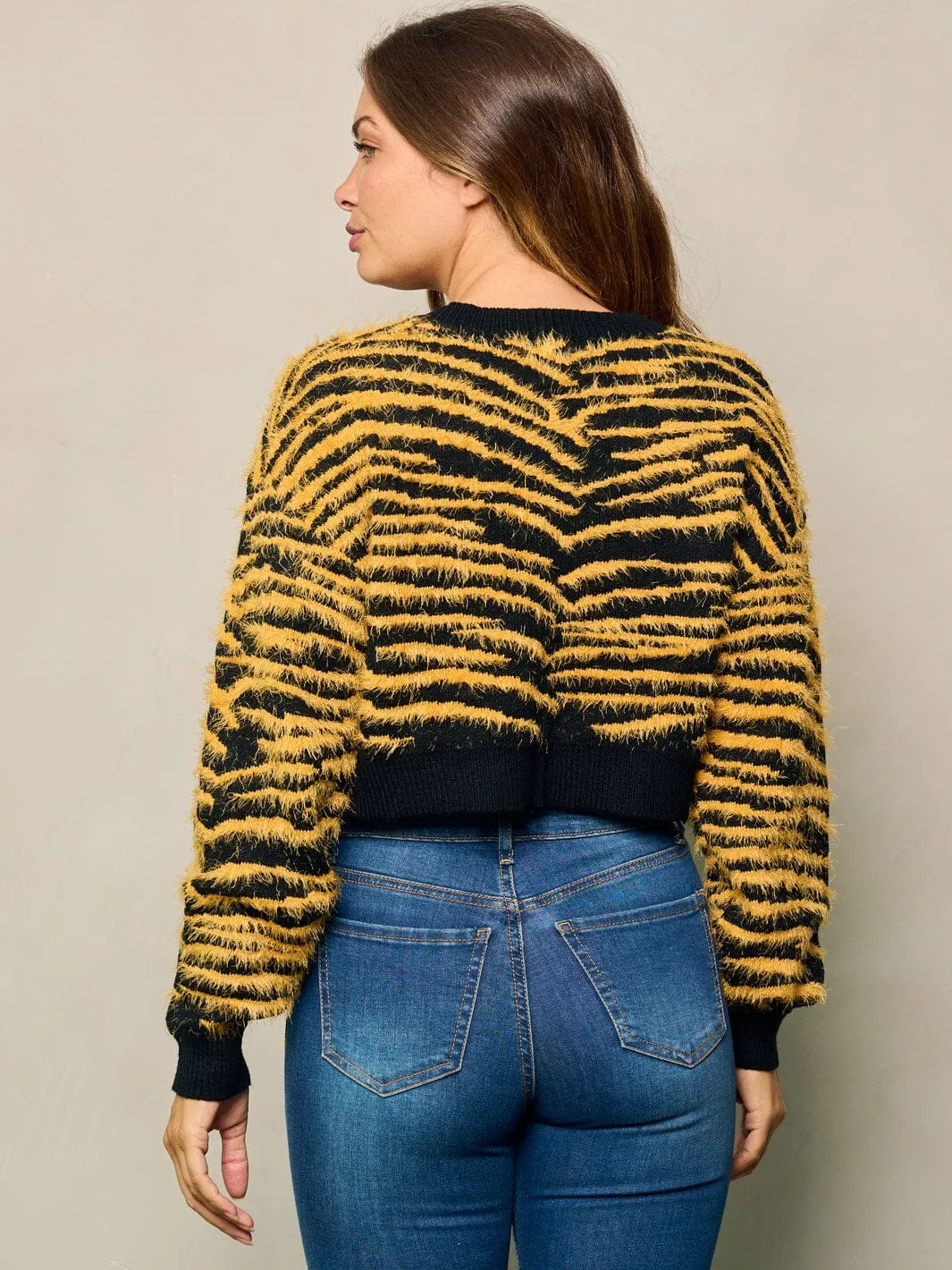 WOMEN'S LONG SLEEVE COLORBLOCK FUZZY CROP TOP