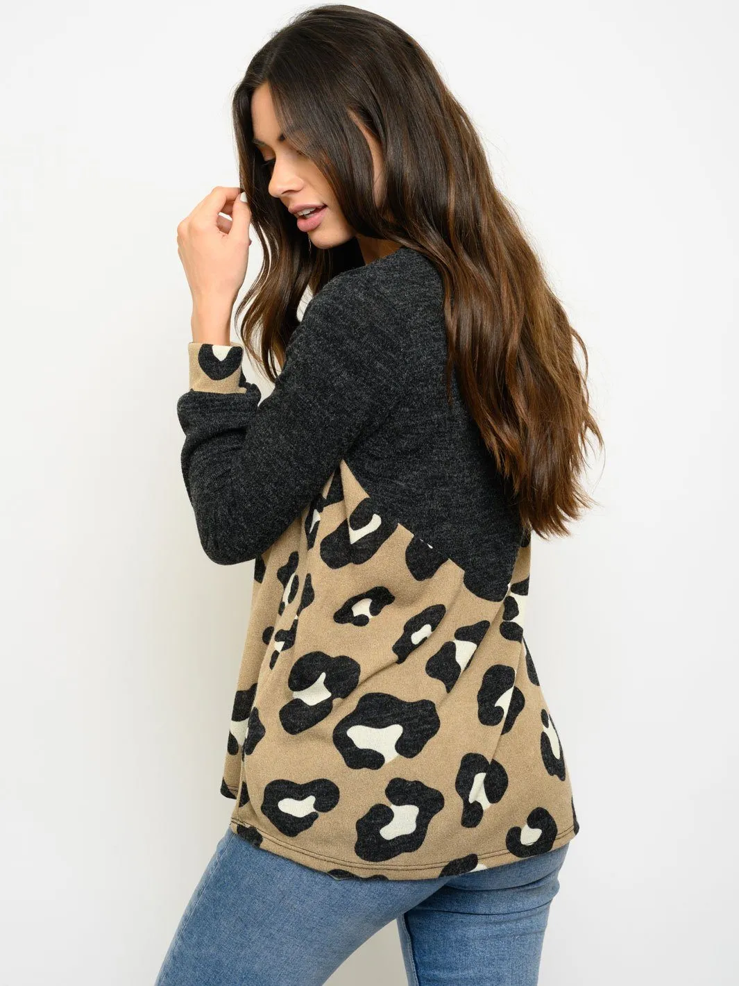 WOMEN'S LONG SLEEVE SOLID ANIMAL PRINT CONTRAST TOP