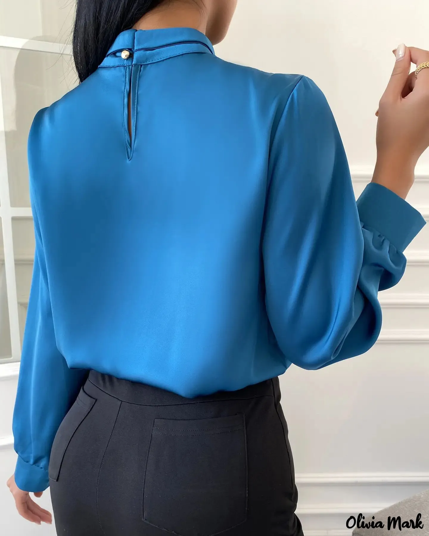 Xieyinshe - Plain blouse with stand-up collar and long sleeves